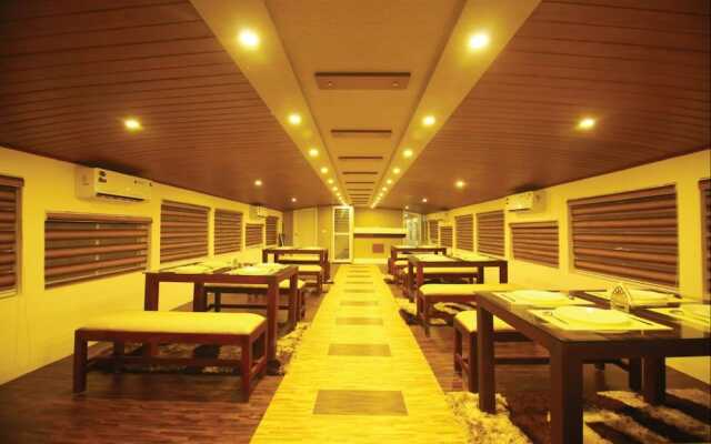 Indiavacationz Houseboat