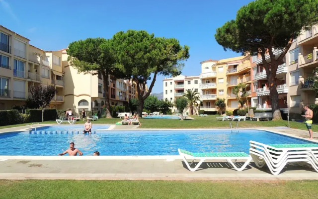Apartment in Empuriabrava Near Beach