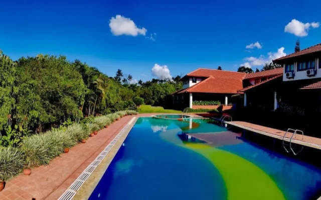 Kadkani Riverside Resort