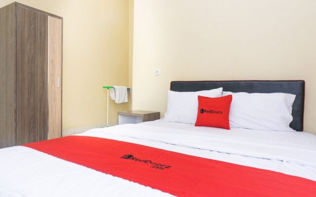 RedDoorz @ MT Haryono Street Waingapu