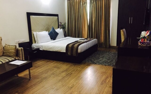 Hotel Amazone Residency - Dlf Phase 3