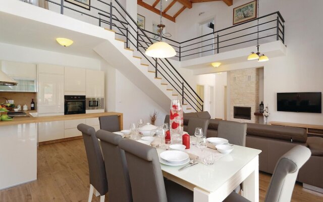 Amazing Home in Sibenik With Wifi and 3 Bedrooms