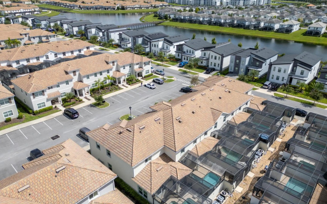 Luxury Thownhouse with private pool