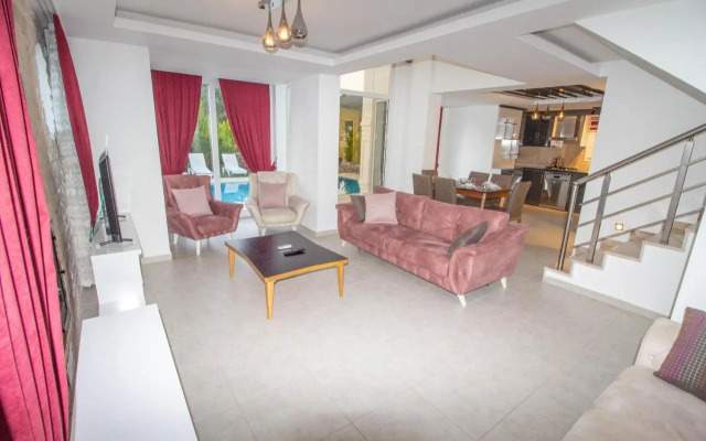 Silver Yunus Villa