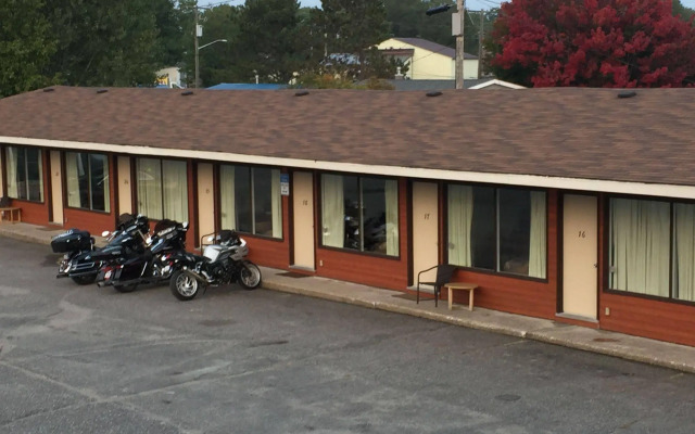 North Shore Wayside Inn