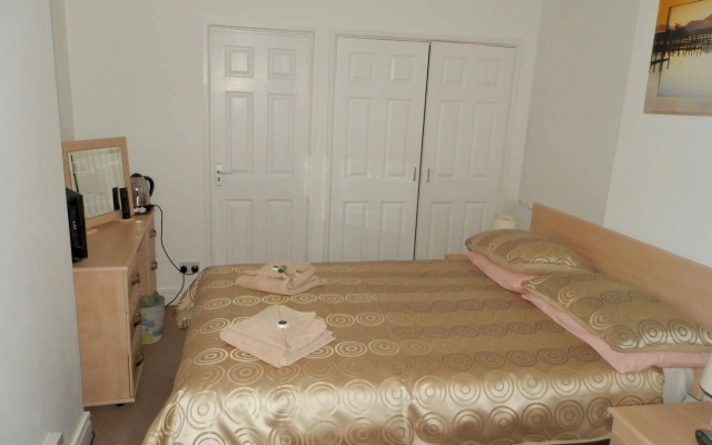 Wayside Cheer Hotel