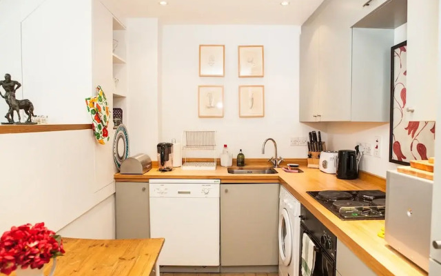 Beautiful 1 Bedroom Apartment in Kensington