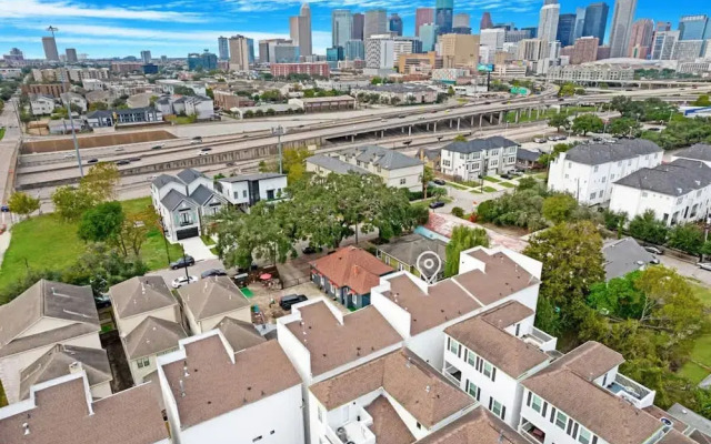 Downtown Houston 3BR Bachelorette Escape