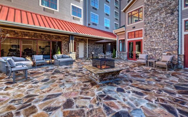 Black Fox Lodge Pigeon Forge, Tapestry Collection by Hilton