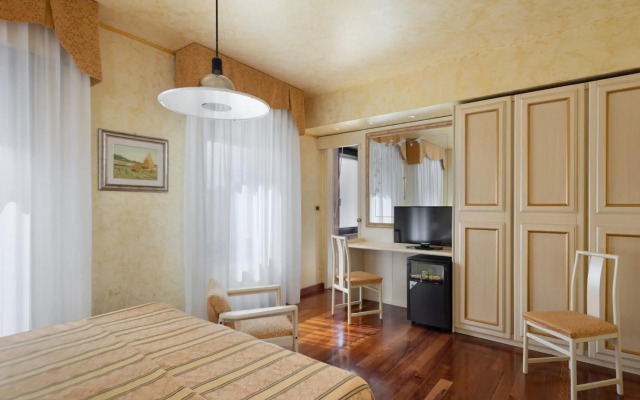 Colomba D'Oro Hotel