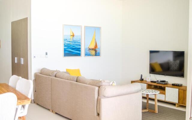 Summer Breeze - Beachfront - 3 Bedrooms Suite