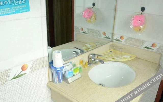 Yilongxin Business Hotel