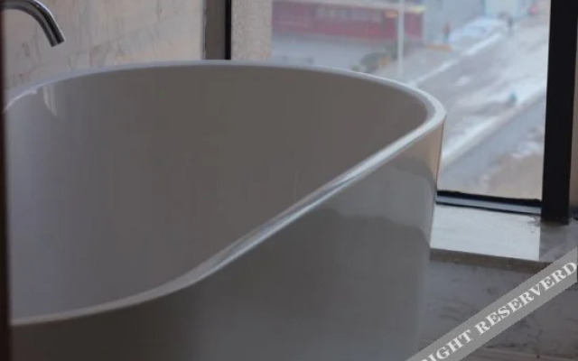 The Ruihe Hotel (Zhengzhou High-speed Railway Station)