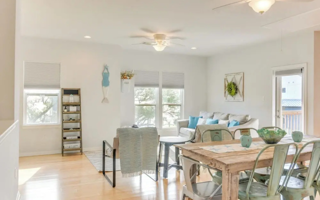 Seabrook Getaway w/ Balconies & Bay Views!