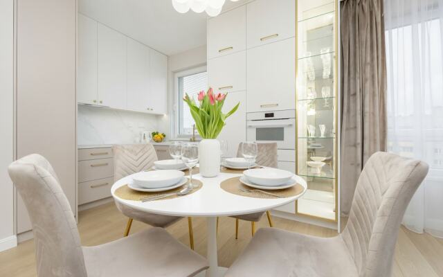 Stylish Apartment 7th Floor by Renters