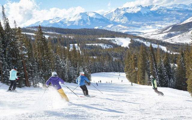 Premier 3br  - Walk Distance To Slopes. Kids Ski Free! 3 Bedroom Condo by RedAwning