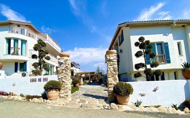 Casa de Oro Aparthotel