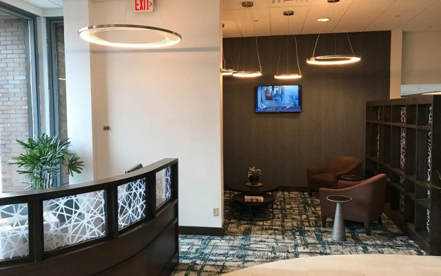 Sheraton Milwaukee Brookfield Hotel