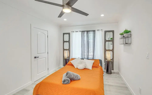East Los Angeles Retreat ~ 2 Mi to Citadel Outlets