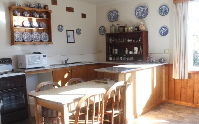 Colonial Cottages of Ross