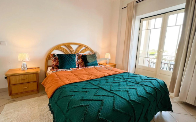 Oura Praia Hotel And Apartments