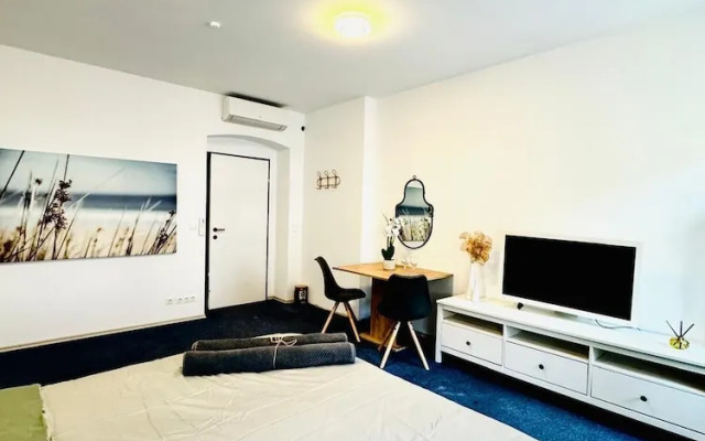 Spacious 7BR Apartment Prime Location