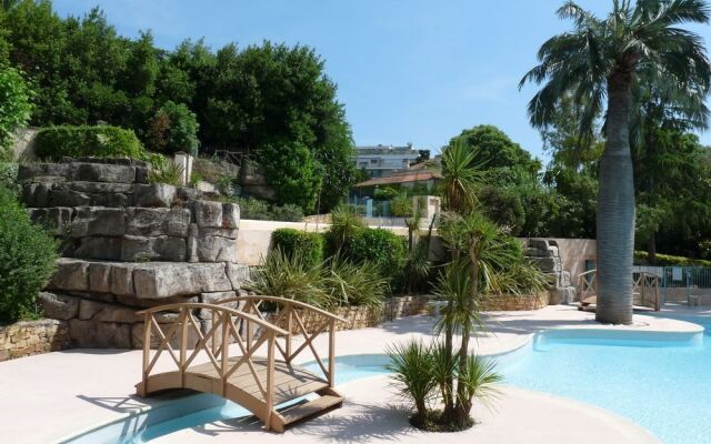 Livia Cannes Prince de Galles PR57
