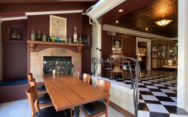 Excelsior Inn