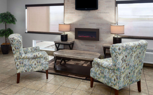 Days Inn & Suites by Wyndham Morris/I-80