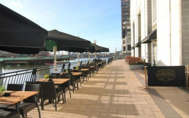 Discovery Dock Apartments West