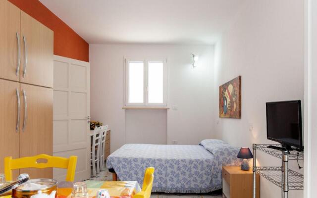 Affitto monolocale vicino mare e servizi m608