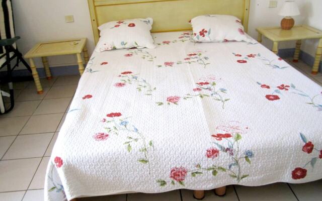 Studio in Sainte-anne, With Enclosed Garden and Wifi