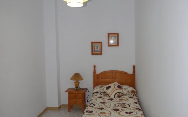 Cadiz 102479 3 Bedroom Apartment By Mo Rentals