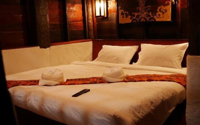 Boon Home Stay Arts and Crafts