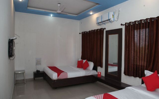 OYO 24551 Hotel Shirdi Sai Inn
