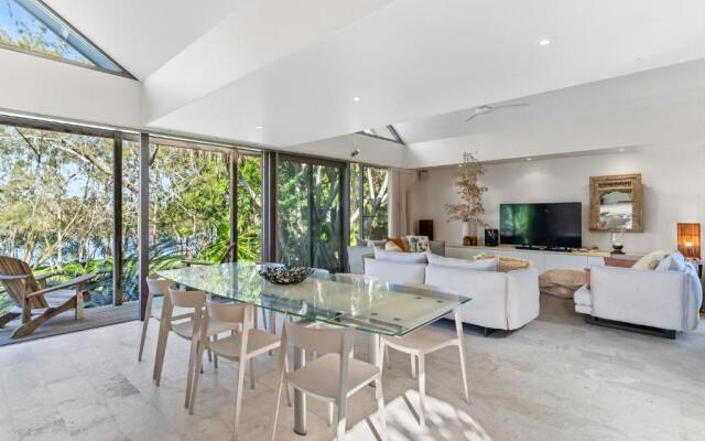 Fuller Holidays - Belongil Beach Pavilion House, 18A Childe St