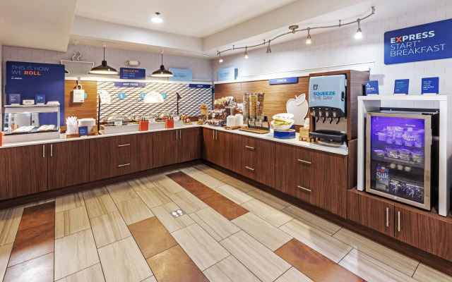 Holiday Inn Express & Suites Tulsa S Broken Arrow Hwy 51 by IHG