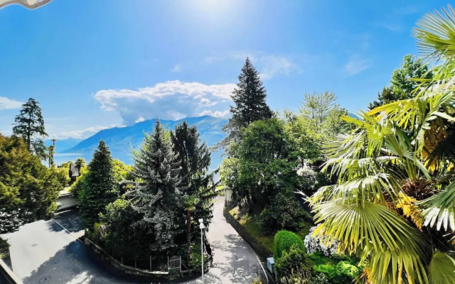 Spectacular Penthouse With Lake Views in Central Brissago