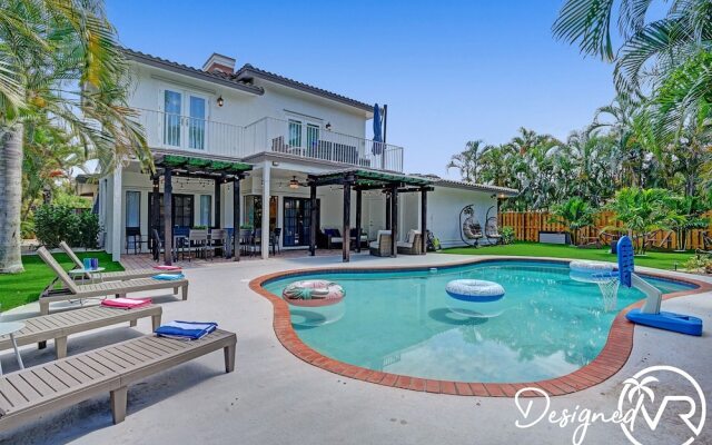 Modern Chic 7-BR with Pool & Gameroom