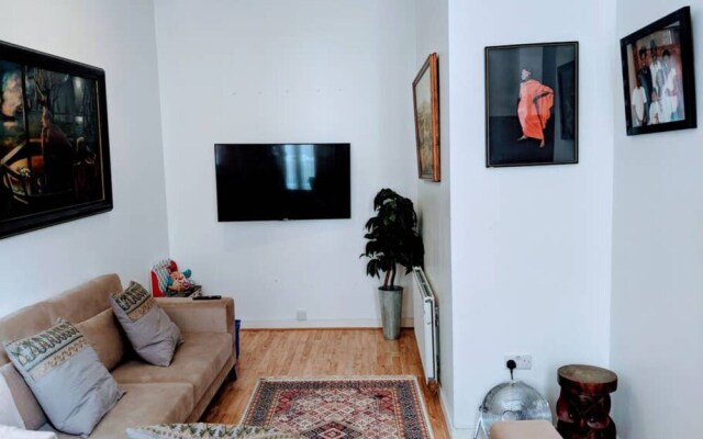 2 Bedroom North Kensington Apartment With Courtyard