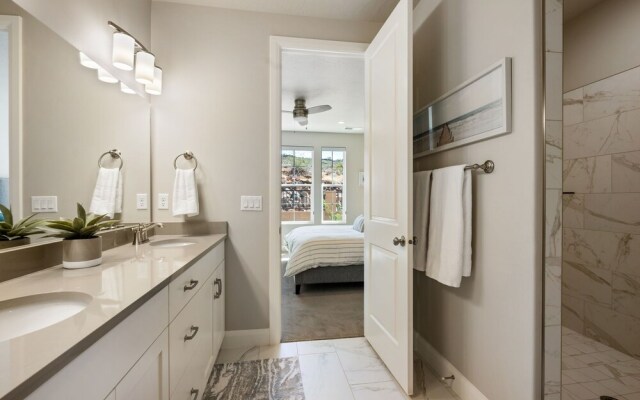 Sunnyside Retreat at Escondido by RedAwning