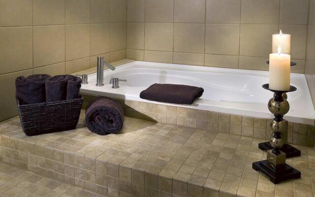 Embassy Suites by Hilton Kansas City International Airport