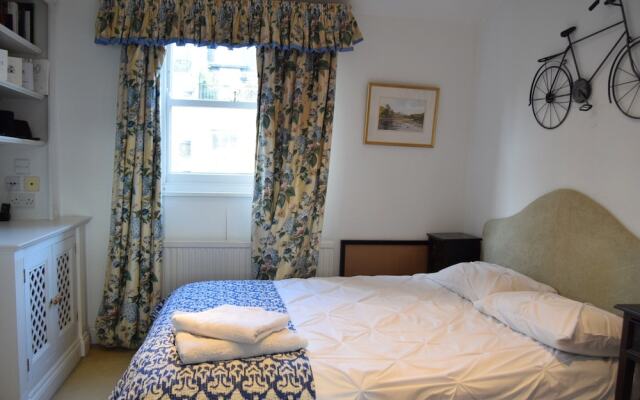 2 Bedroom Apartment in Quite Central London