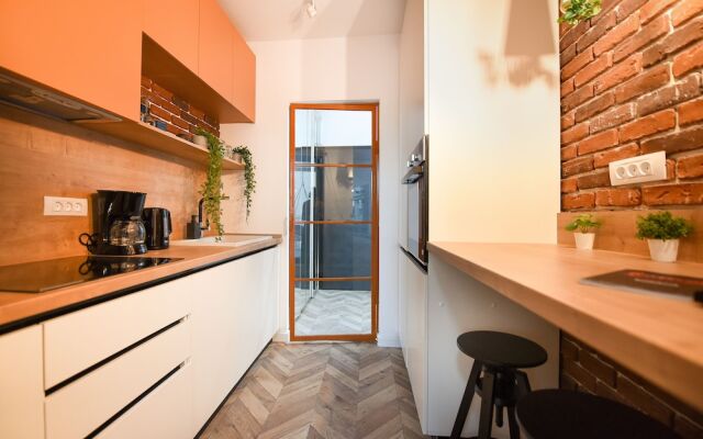 THE BIRD'S STORY. Plaza Residence Studio