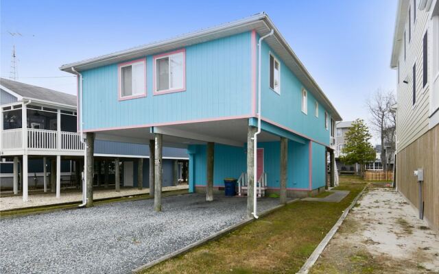 208 Hollywood Street by Long & Foster