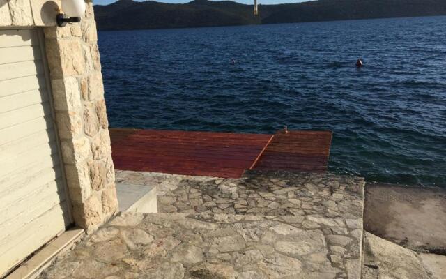 3 Bedroom Beach House with private sea access