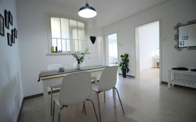 Casa Schilling- 2,5 Rooms With Balcony Near Hospital, University