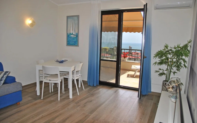 Dinky Home Air-conditioned Penthouse With sea View Terrace