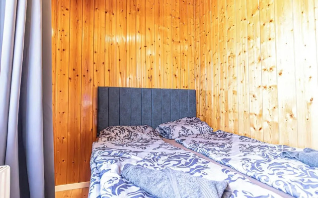 Cozy 3BR Apt with Garden Sleeps 10