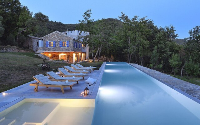 Magnificent Villa in Groznjan With High-end Kitchen & Pool